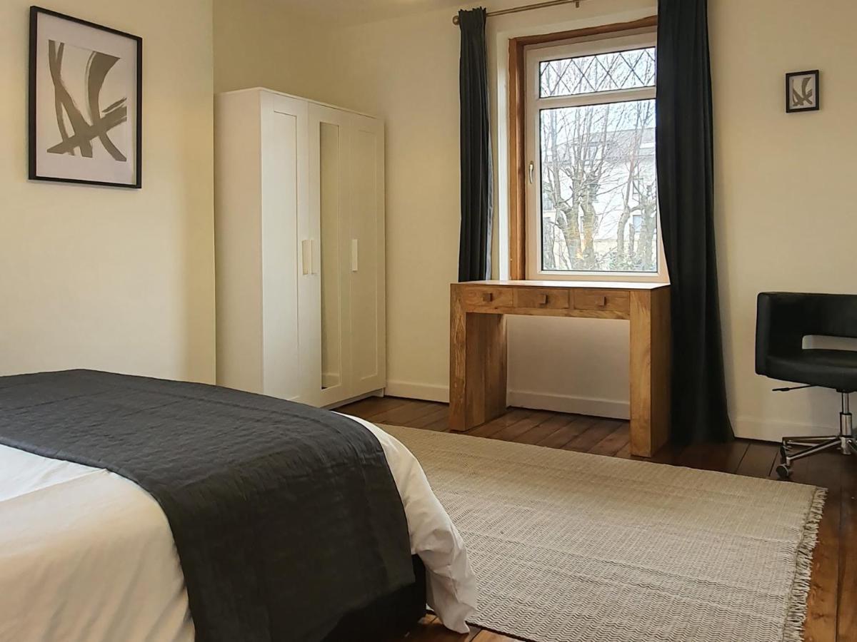 Large 3 Bed Apartment Glasgow West End Free Parking & Electric Vehicle Point — Photos 1